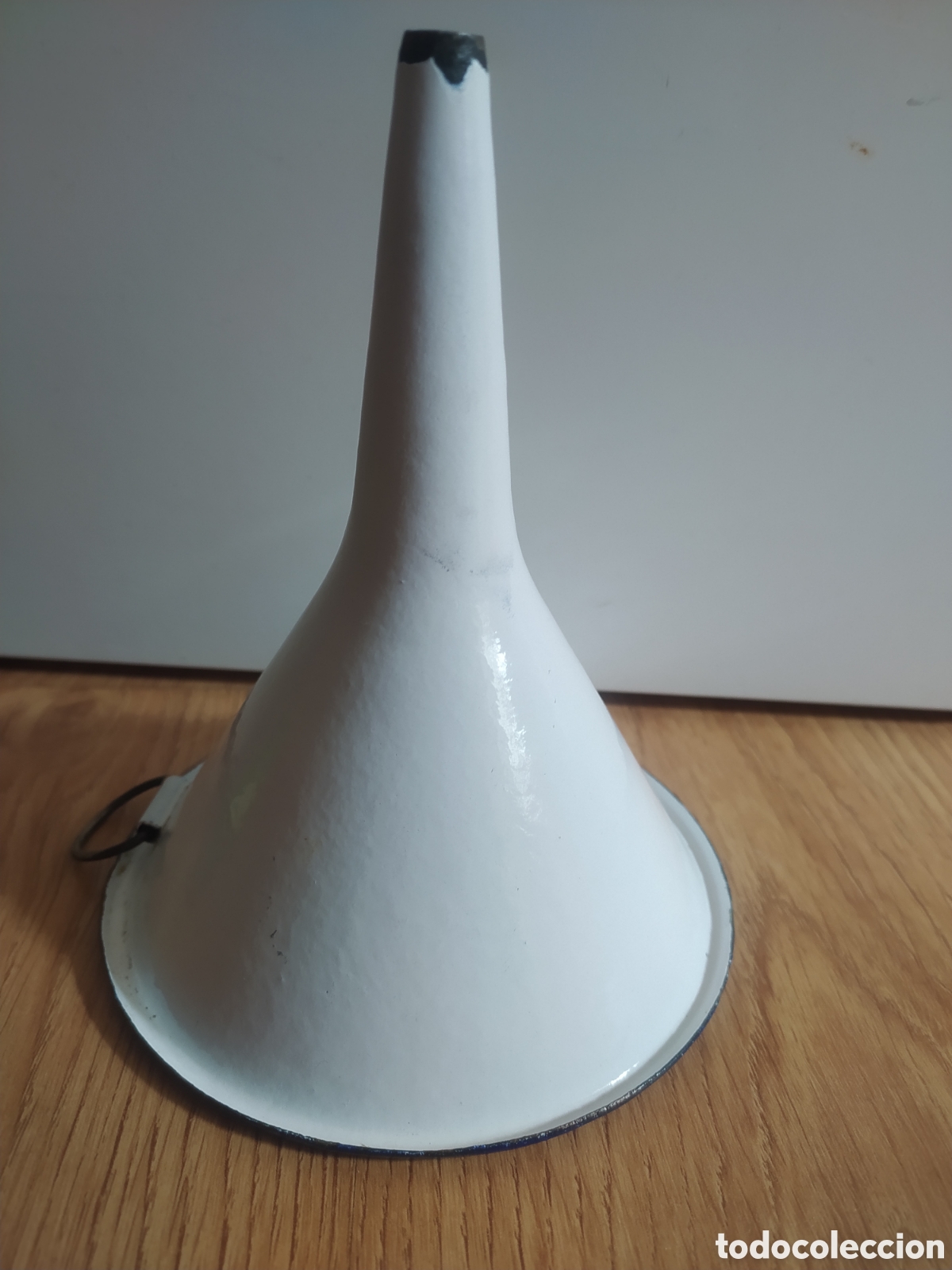 Antig&uuml;edades: Embudo hierro esmaltado blanco - Foto 2
