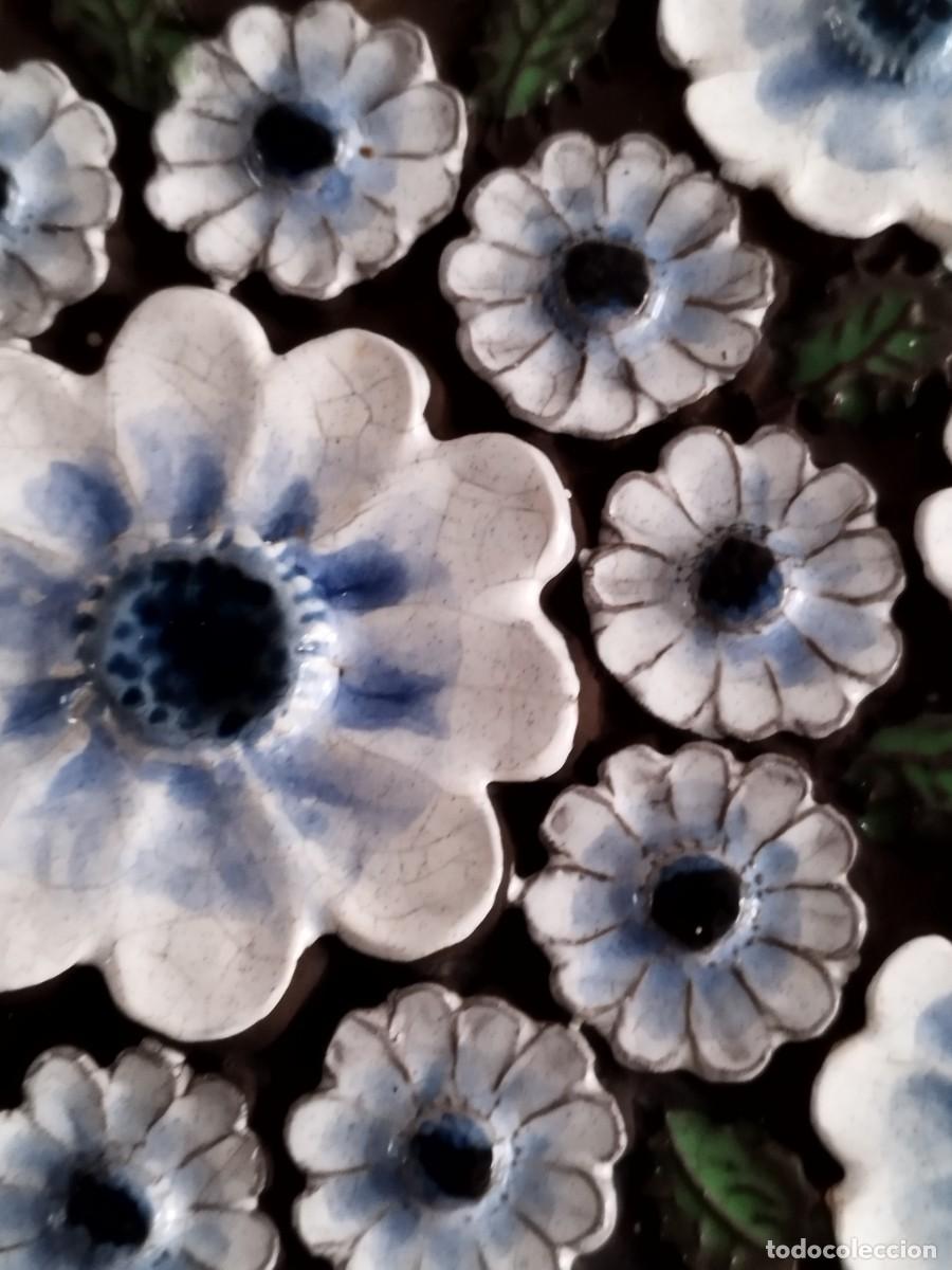 Antig&uuml;edades: Plato cuadrado en gres decorado con flores - Foto 2
