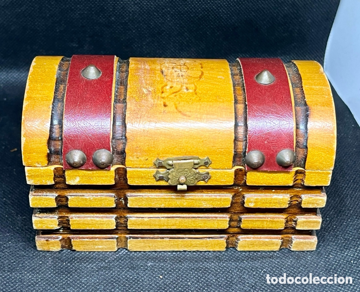 Antig&uuml;edades: CAJA -COFRE DE MADERA COM ADORNOS , FORRADA DE ROJO - Foto 4