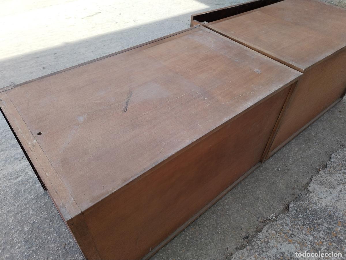Antig&uuml;edades: 2 cajoneras de madera con relieves - Foto 3