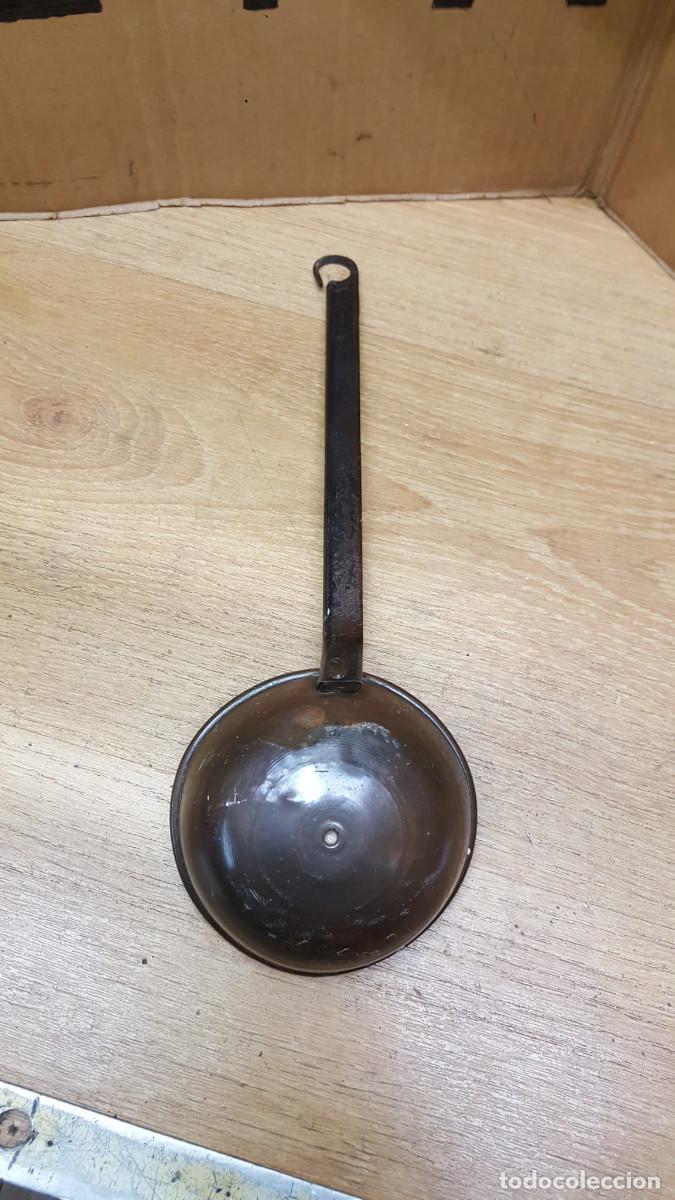 Antig&uuml;edades: ANTIGUO CUCHARON DE BRONCE - Foto 2