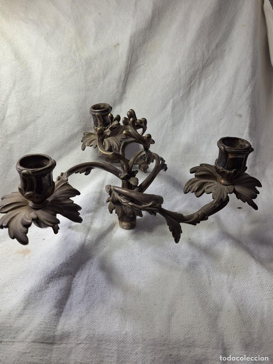 Antig&uuml;edades: Antiguo complemento de bronce para candelabro. - Foto 1