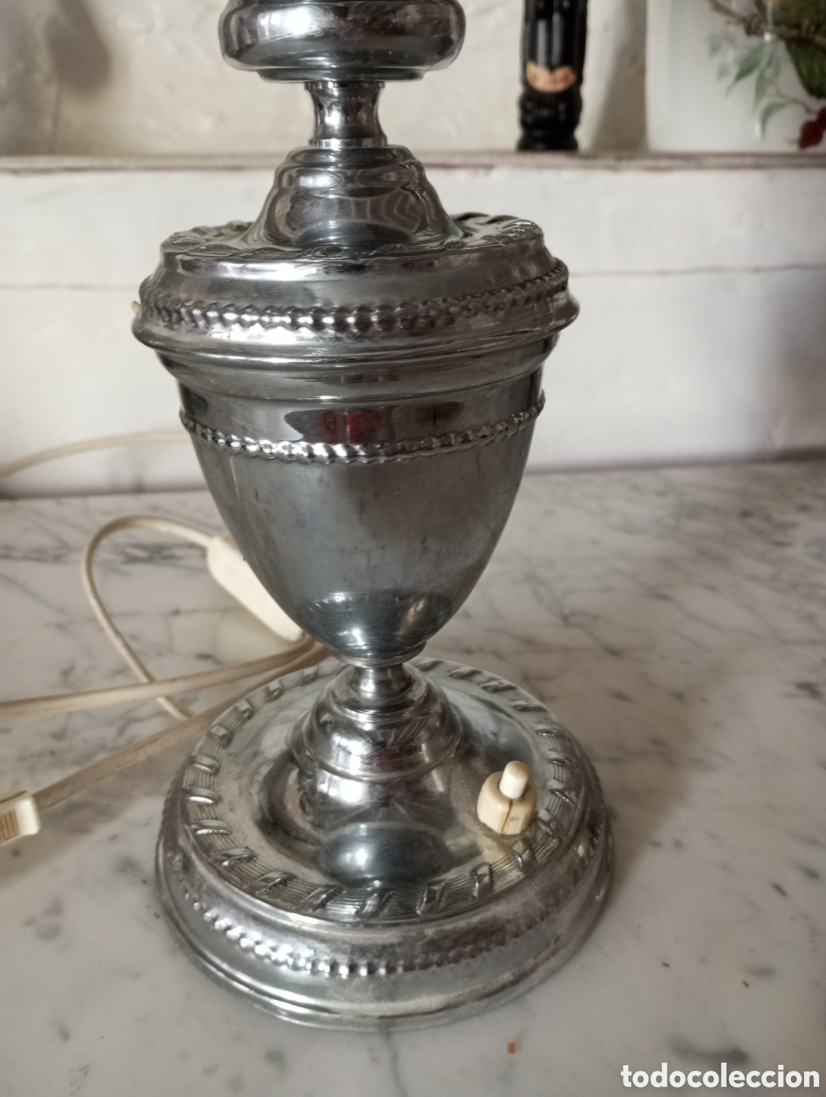 Antig&uuml;edades: Lampara antigua con tulipa opalina - Foto 2