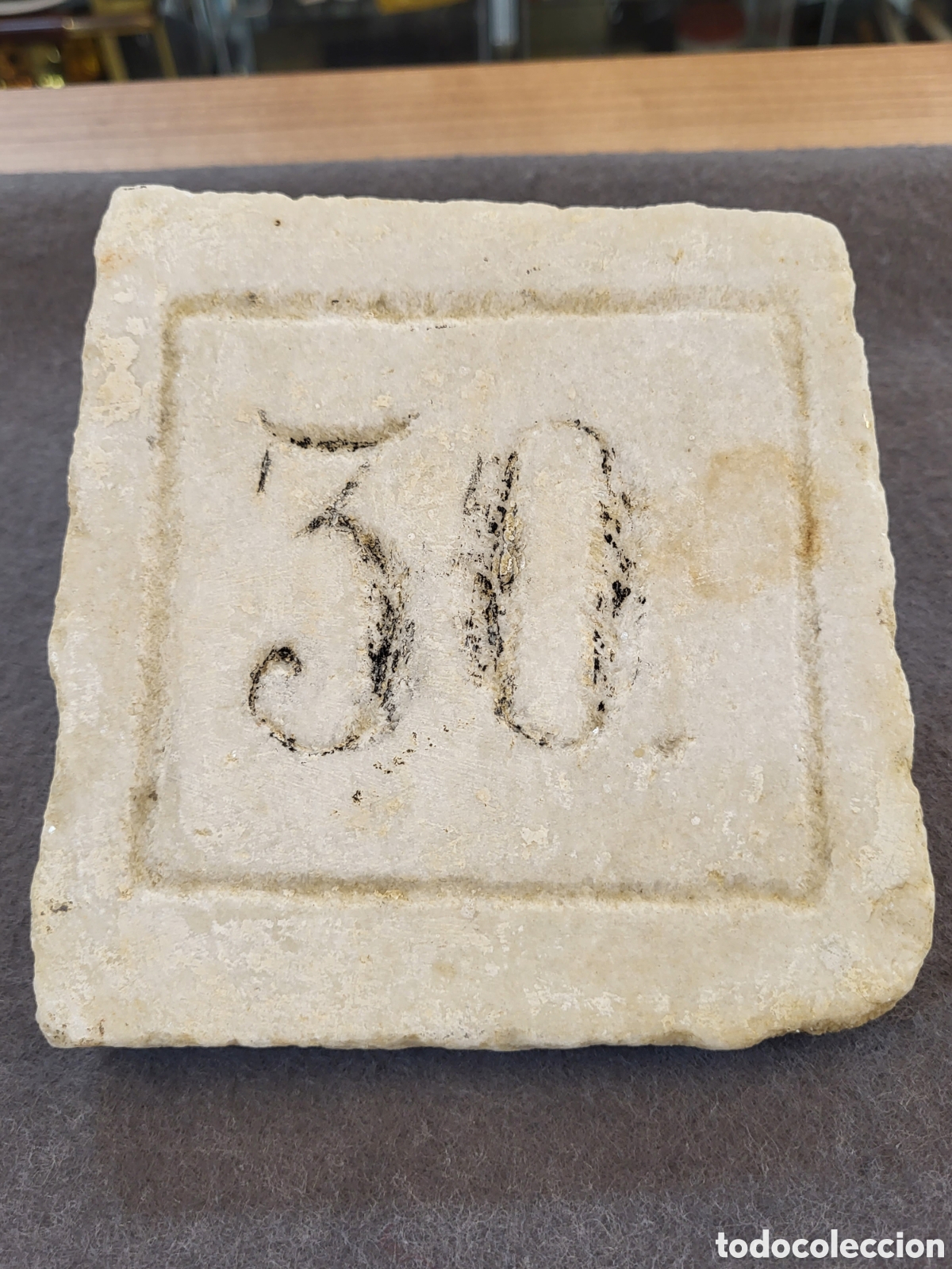 Antiques: ANTIGUO NUMERO 30 PARA PUERTA DE CASA . PIEDRA TALLADA . 14 &times; 14 cm