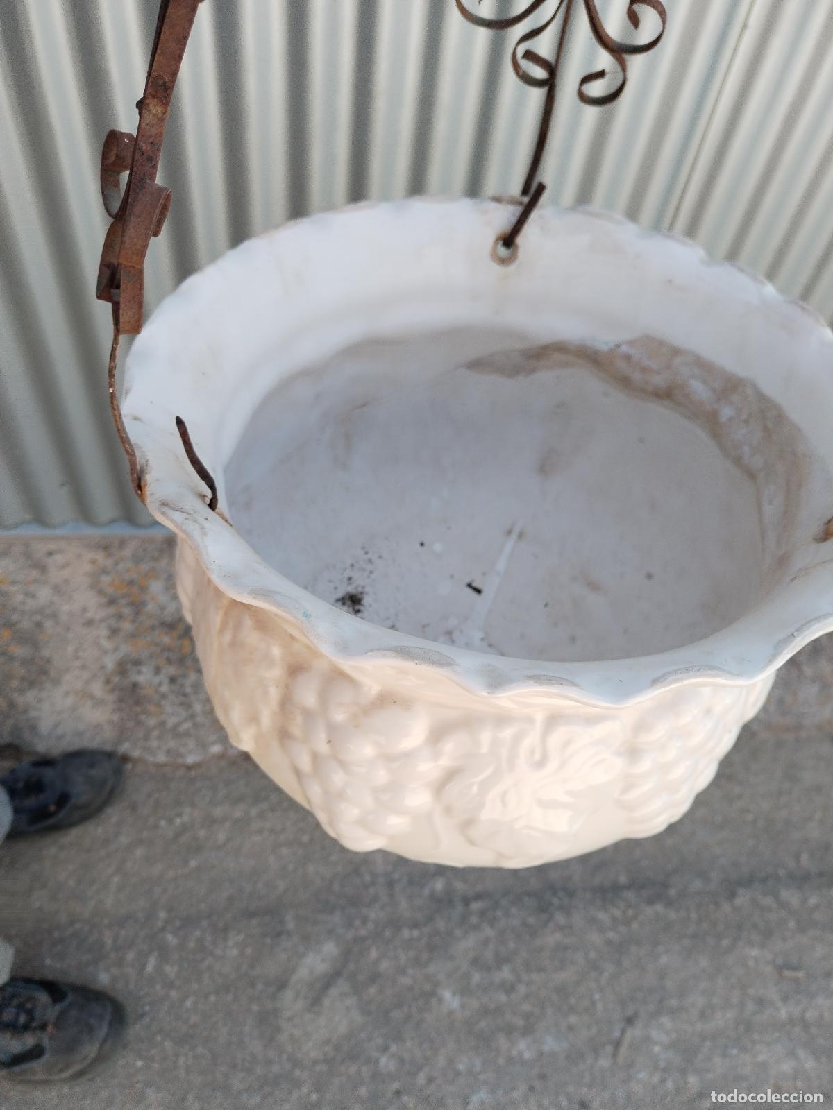 Antig&uuml;edades: macetero colgante de ceramica y forja - Foto 2