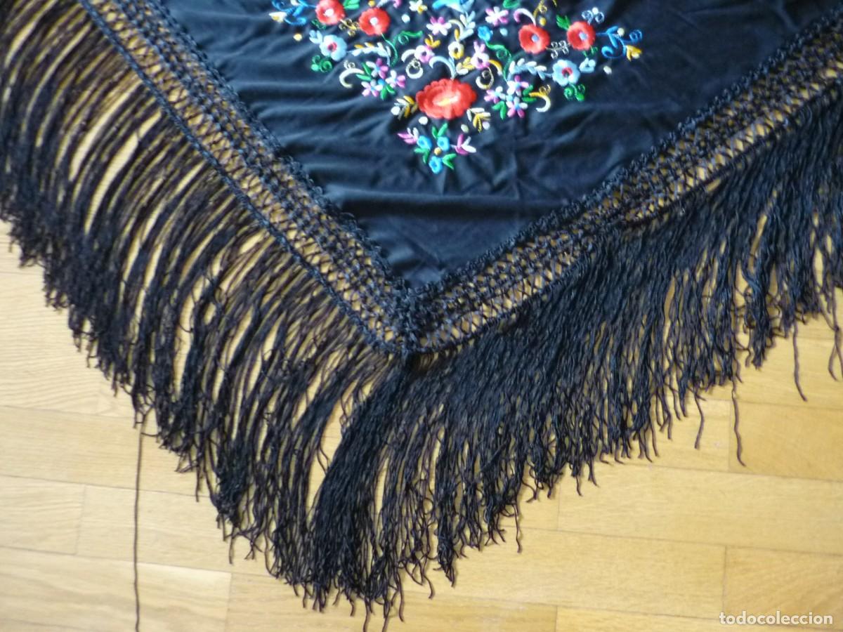 Antig&uuml;edades: Mant&oacute;n triangular bonitos bordados - Foto 8