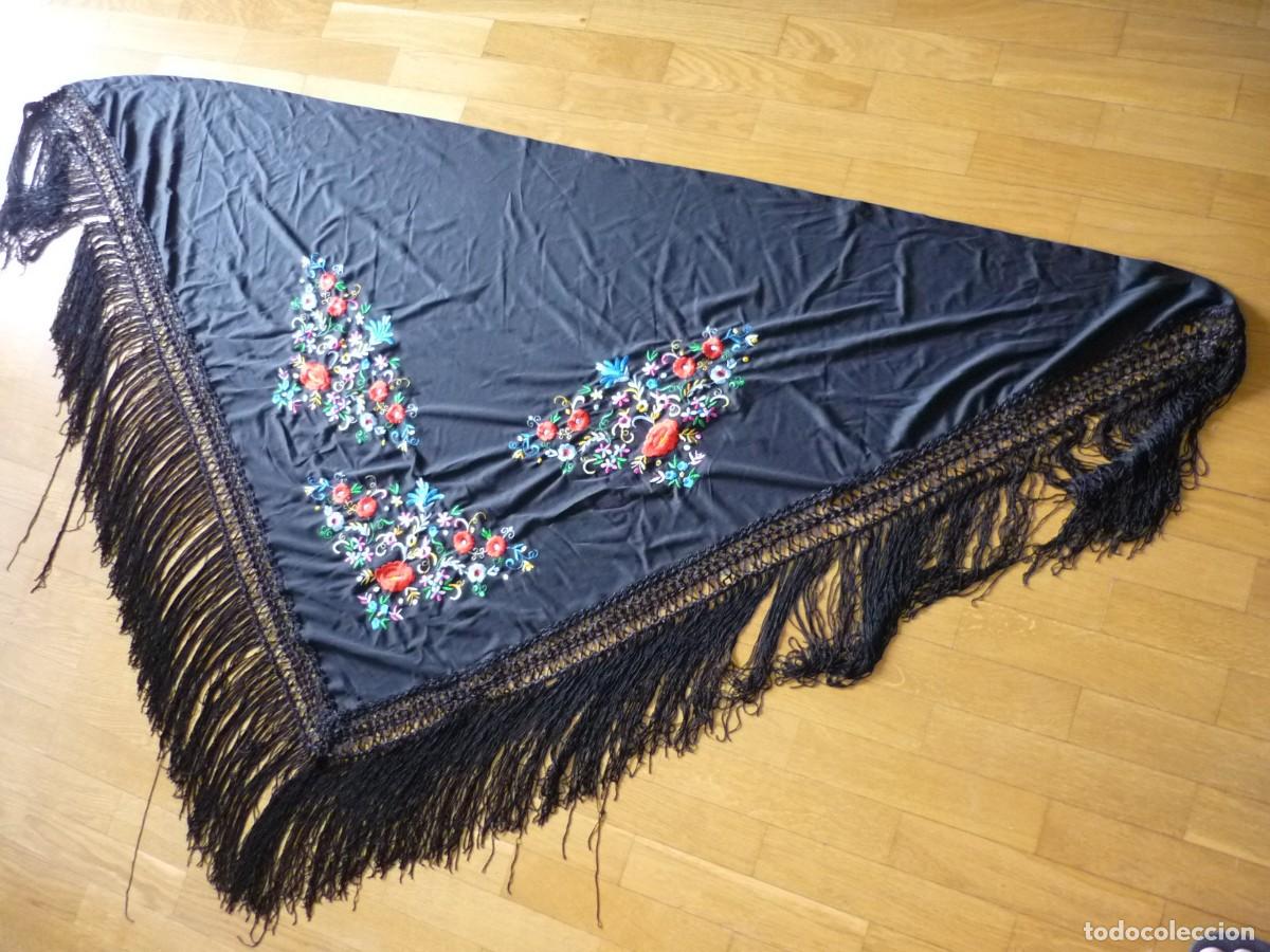 Antig&uuml;edades: Mant&oacute;n triangular bonitos bordados - Foto 9