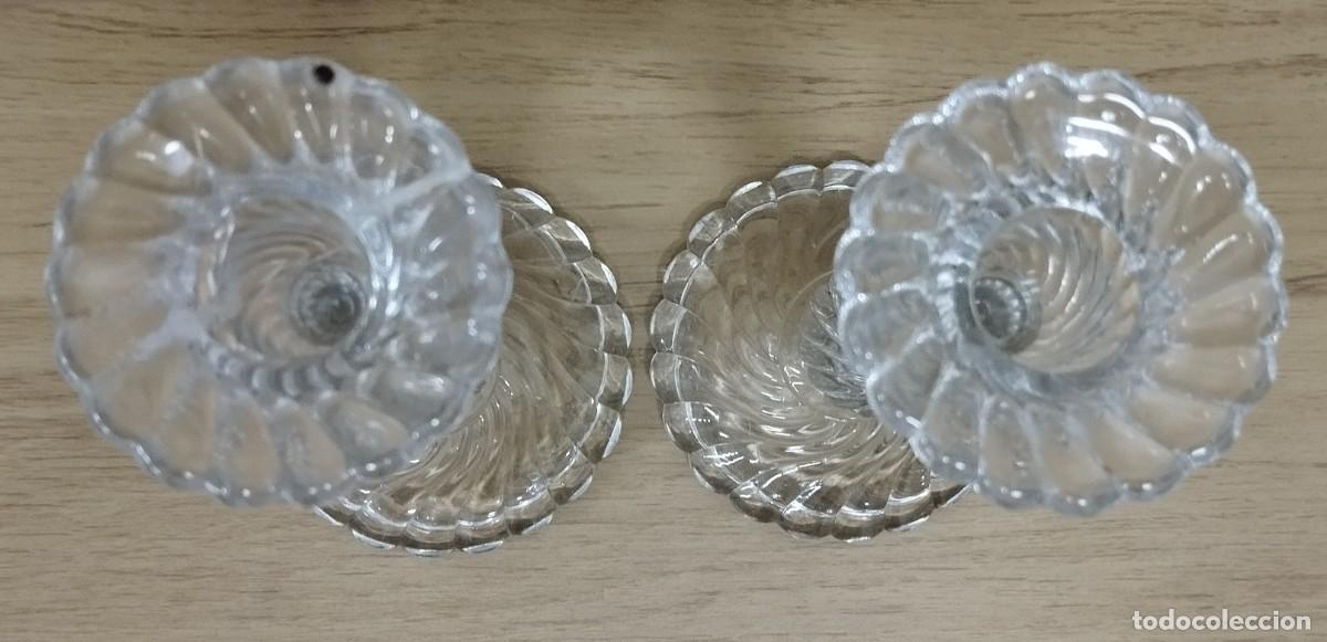 Antig&uuml;edades: PAREJA DE CANDELABROS DE CRISTAL - Foto 4