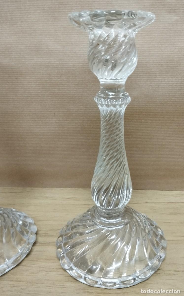 Antig&uuml;edades: PAREJA DE CANDELABROS DE CRISTAL - Foto 10
