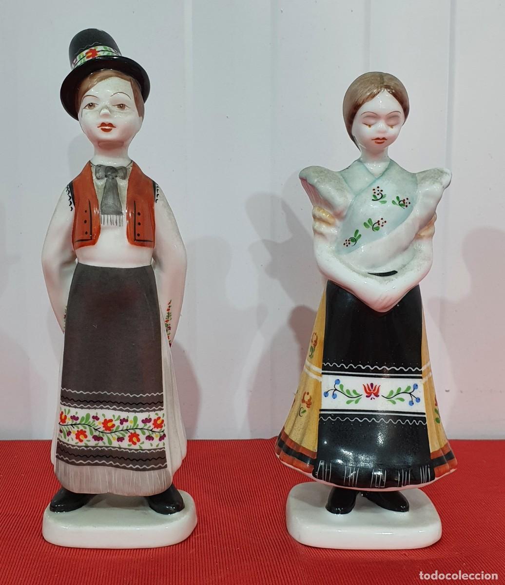 Antig&uuml;edades: Pareja de figuras en porcelana H&uacute;ngara