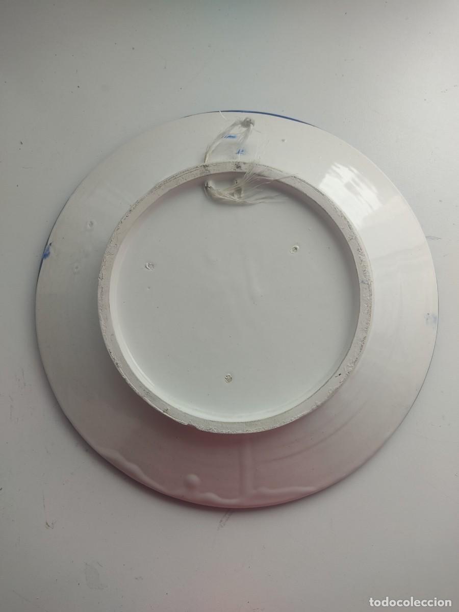 Antig&uuml;edades: Plato de cer&aacute;mica de Granada. &Oslash; 25 cm. - Foto 2