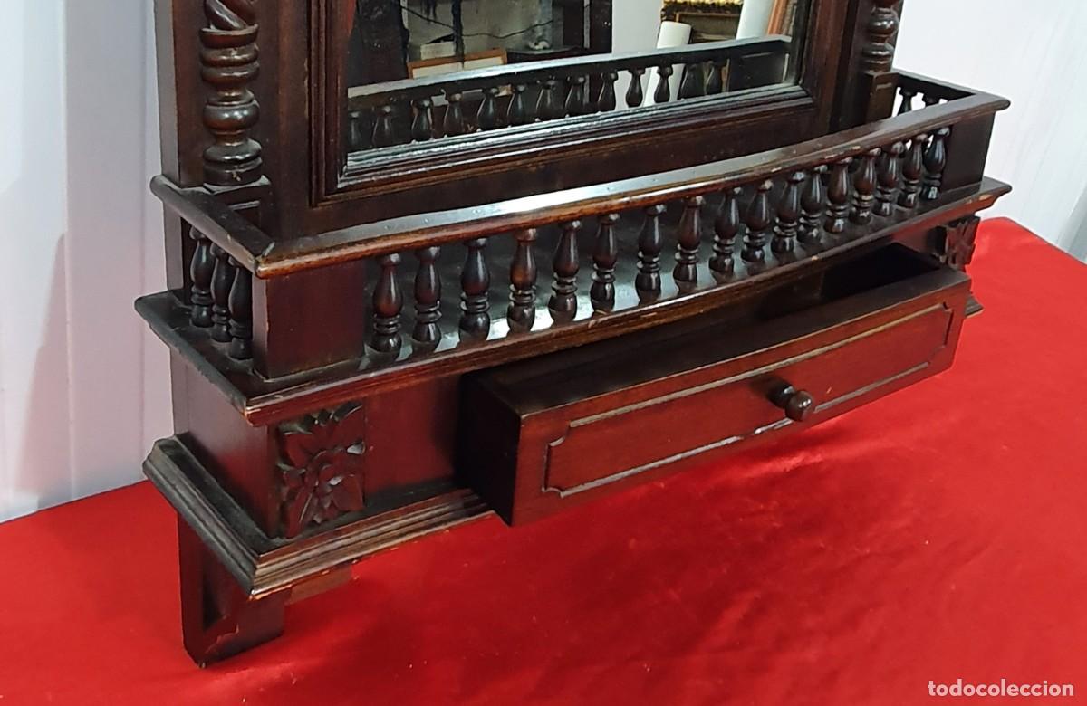 Antig&uuml;edades: Espejo en madera maciza tallado con caj&oacute;n - Foto 4