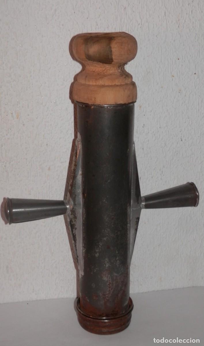 Antig&uuml;edades: CHURRERA ANTIGUA EN HOJALATA - Foto 1