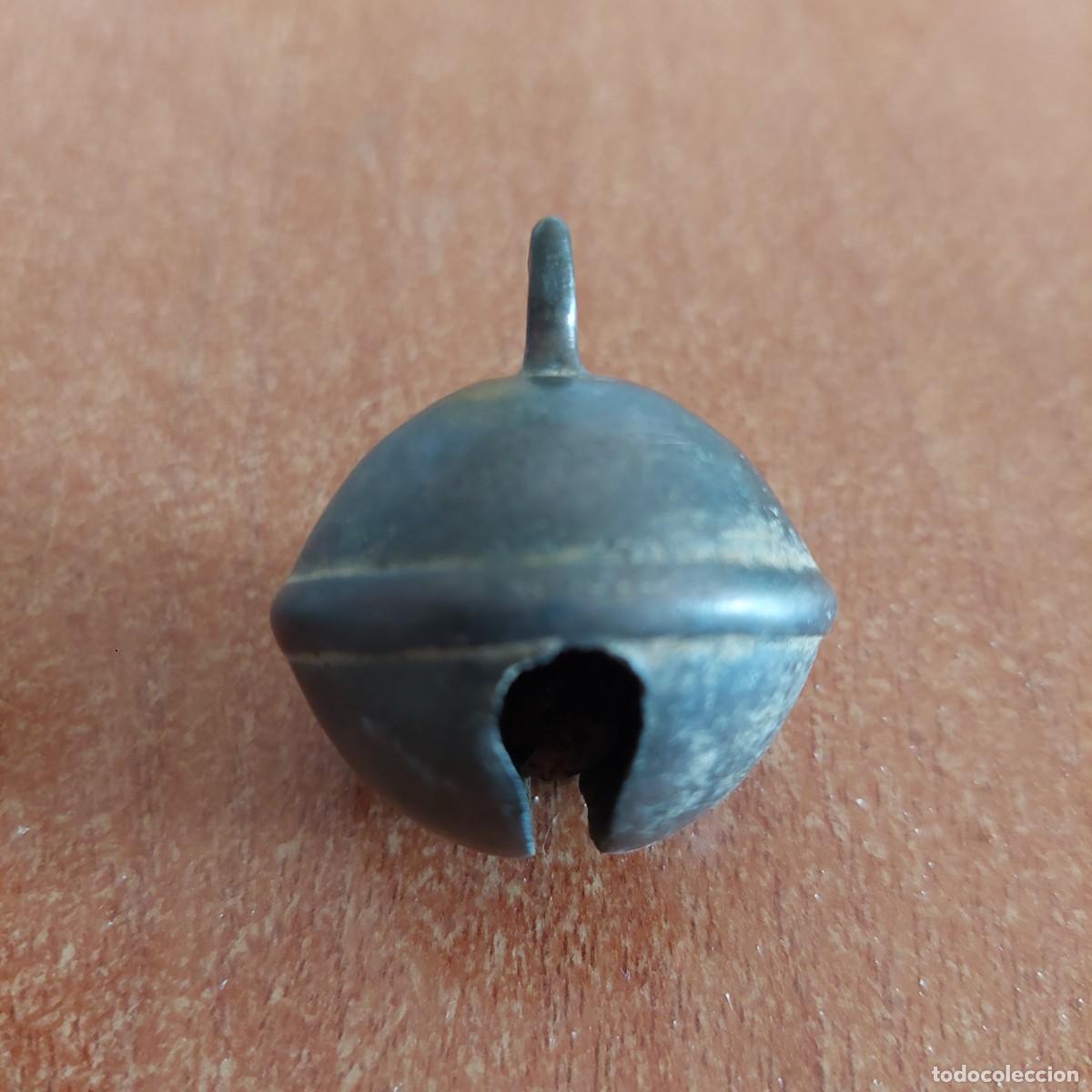 Antig&uuml;edades: Antiguo cascabel de bronce - Foto 1