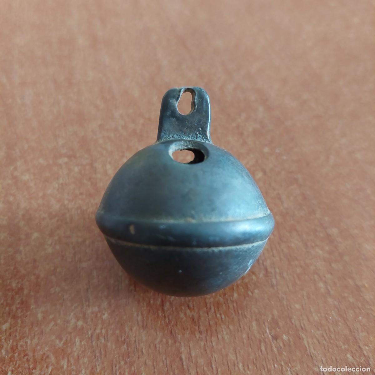 Antig&uuml;edades: Antiguo cascabel de bronce - Foto 2