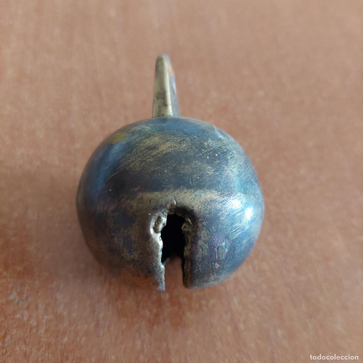 Antig&uuml;edades: Antiguo gran cascabel de bronce - Foto 1