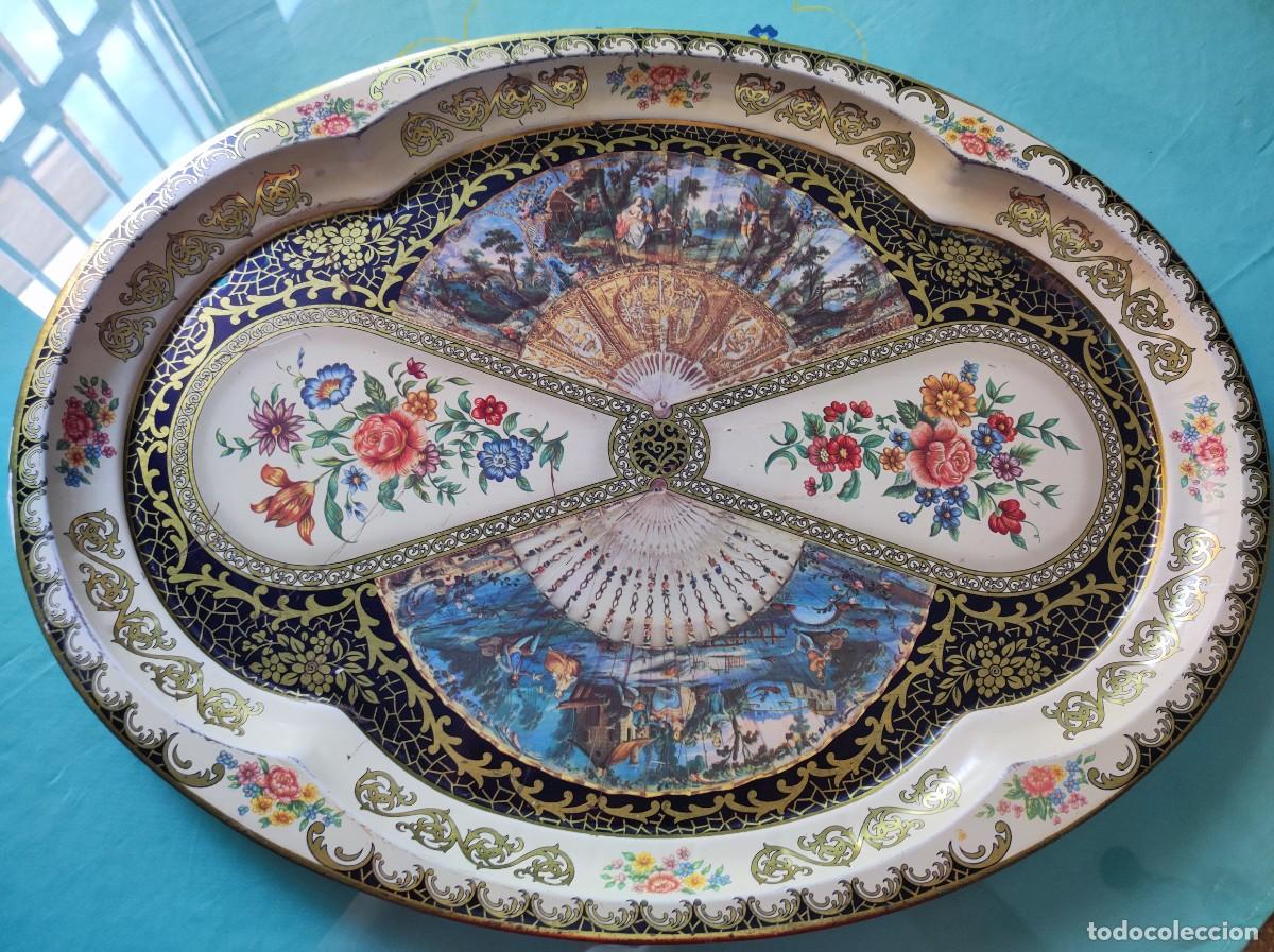 Antig&uuml;edades: Bandeja de hojalata decorativa - Foto 1