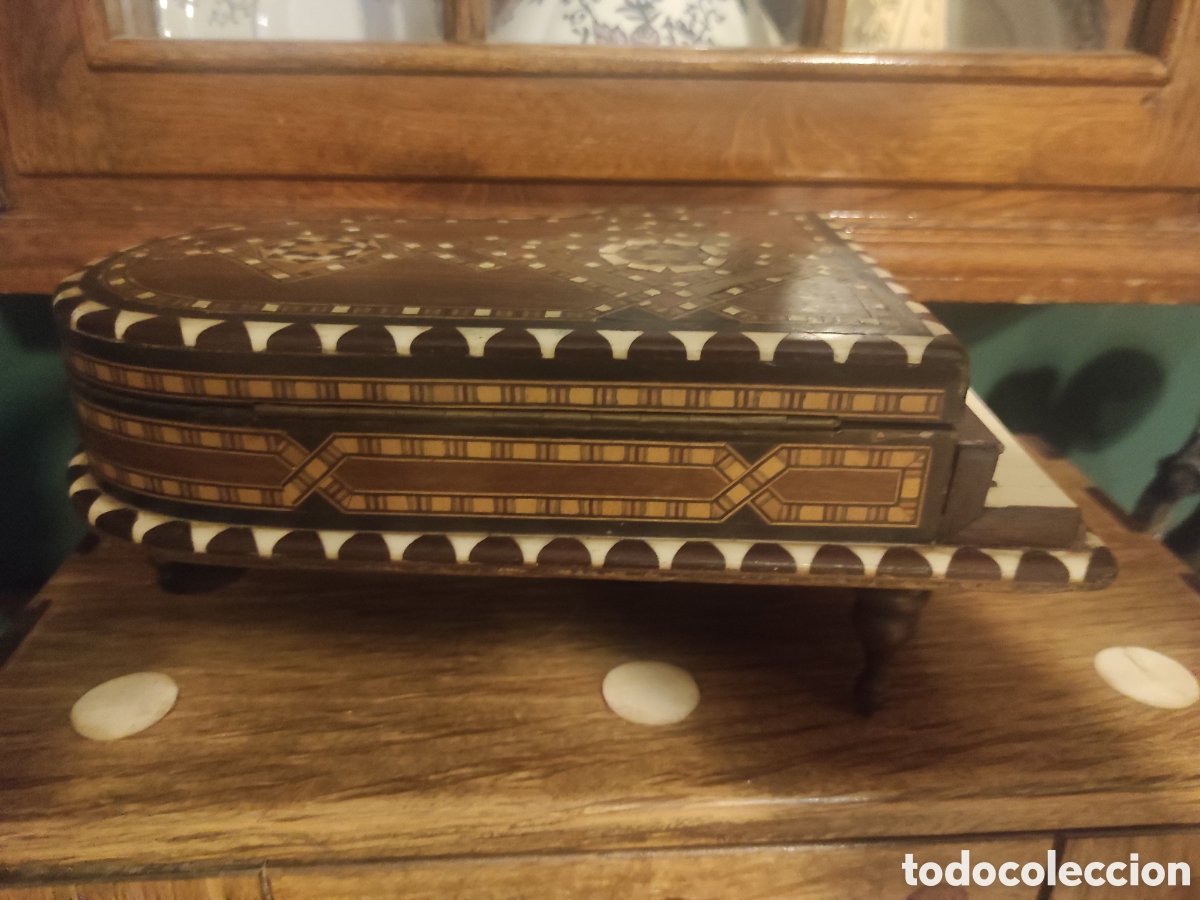 Antig&uuml;edades: Joyero de madera y taracea - Foto 4