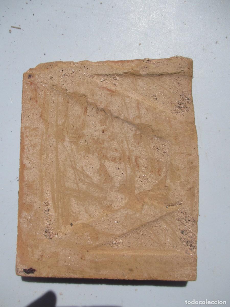 Antig&uuml;edades: Fragmento de azulejo antiguo de Sevilla - Foto 2