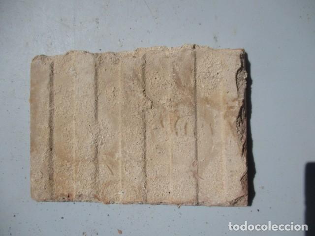Antig&uuml;edades: Fragmento de azulejo antiguo de Sevilla - Foto 2