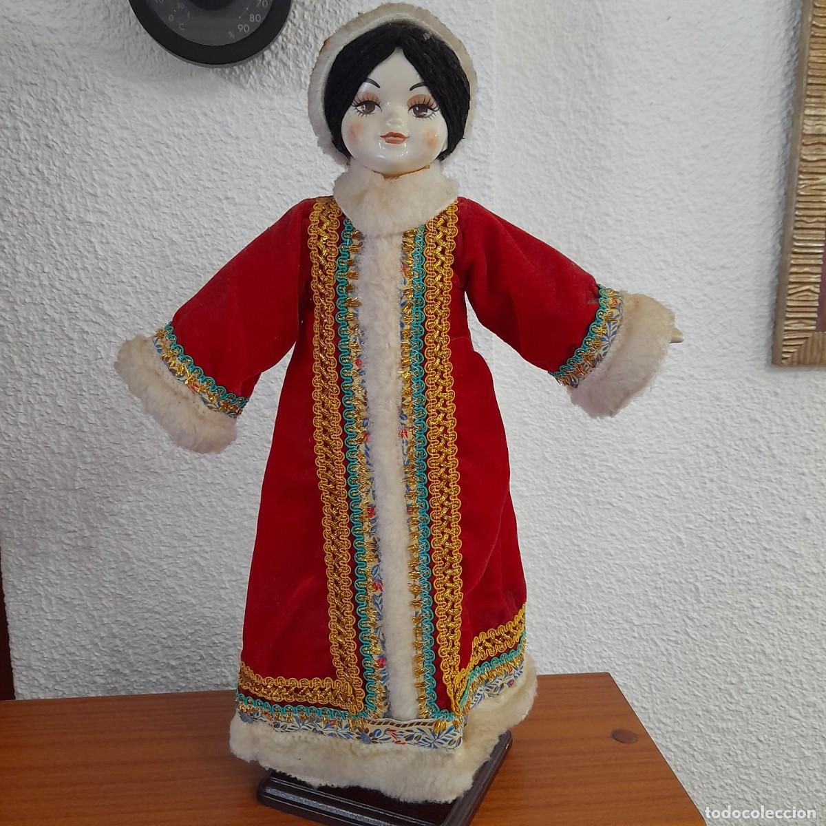 Oggetti Antichi: MU&Ntilde;ECA RUSA PORCELANA CON PEANA (40 CM ALTURA)