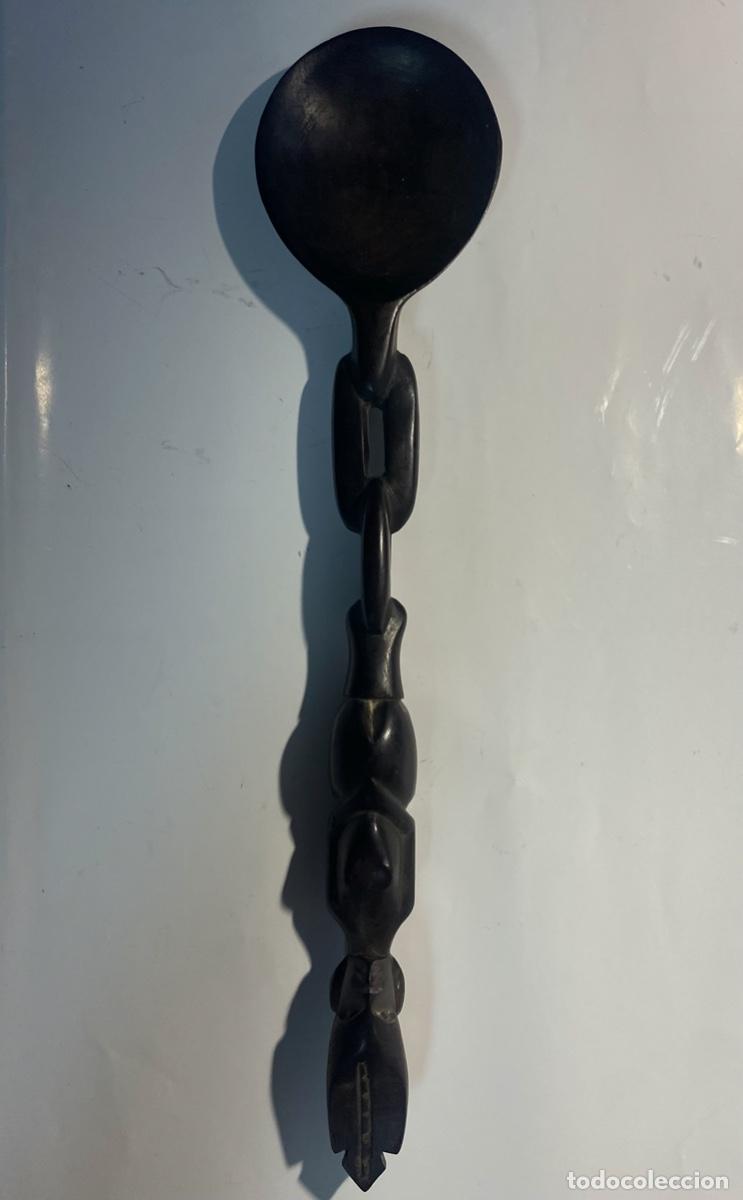 Antig&uuml;edades: Cuchara Tallada en Madera - Foto 1