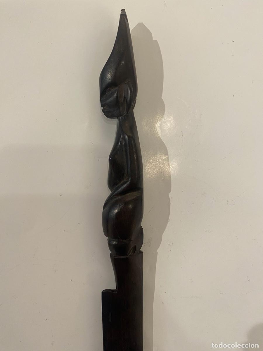 Antig&uuml;edades: Cuchillo de Madera con Talla - Foto 4