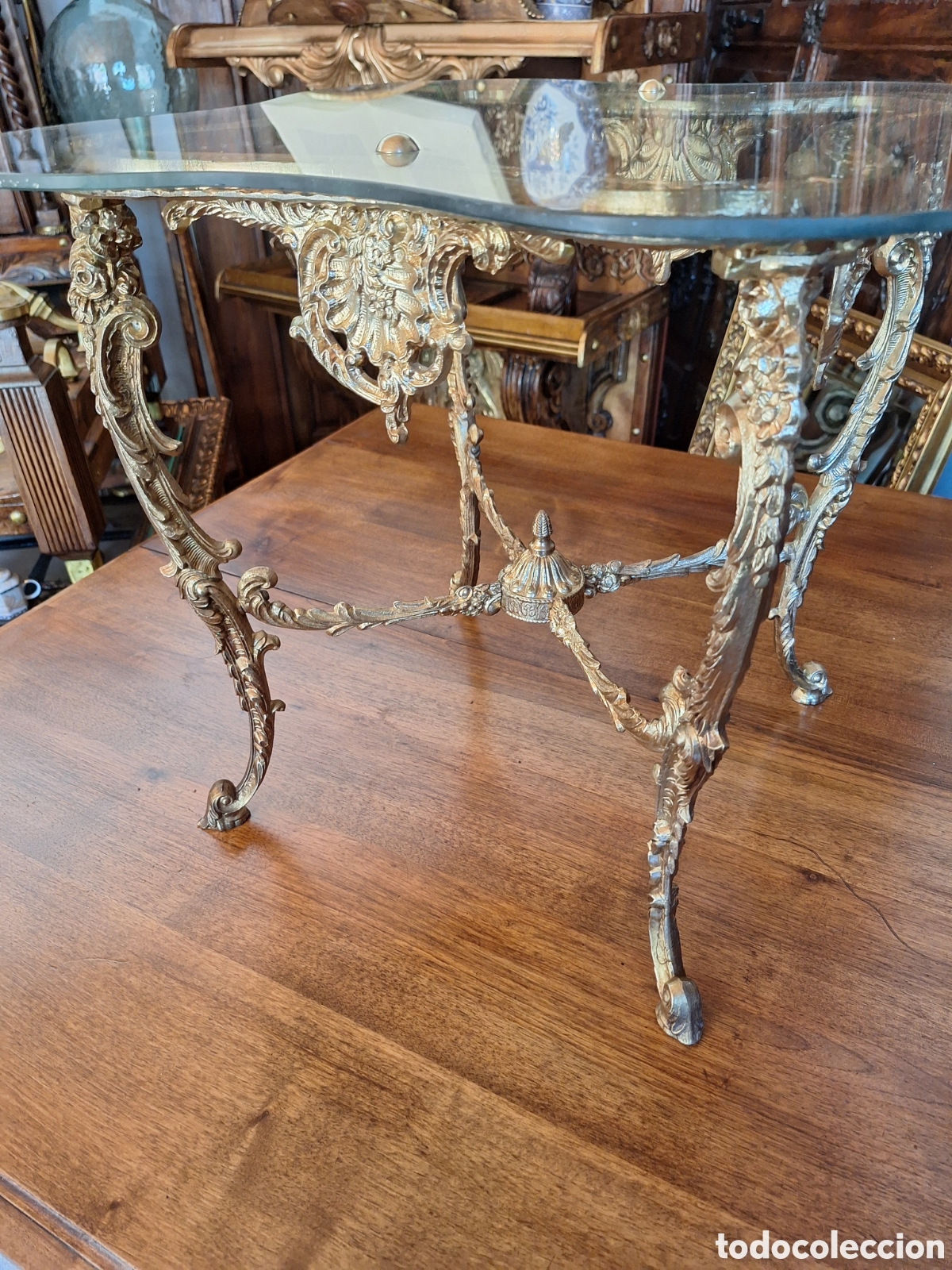 Antig&uuml;edades: Mesa auxiliar de bronce con jarron - Foto 2