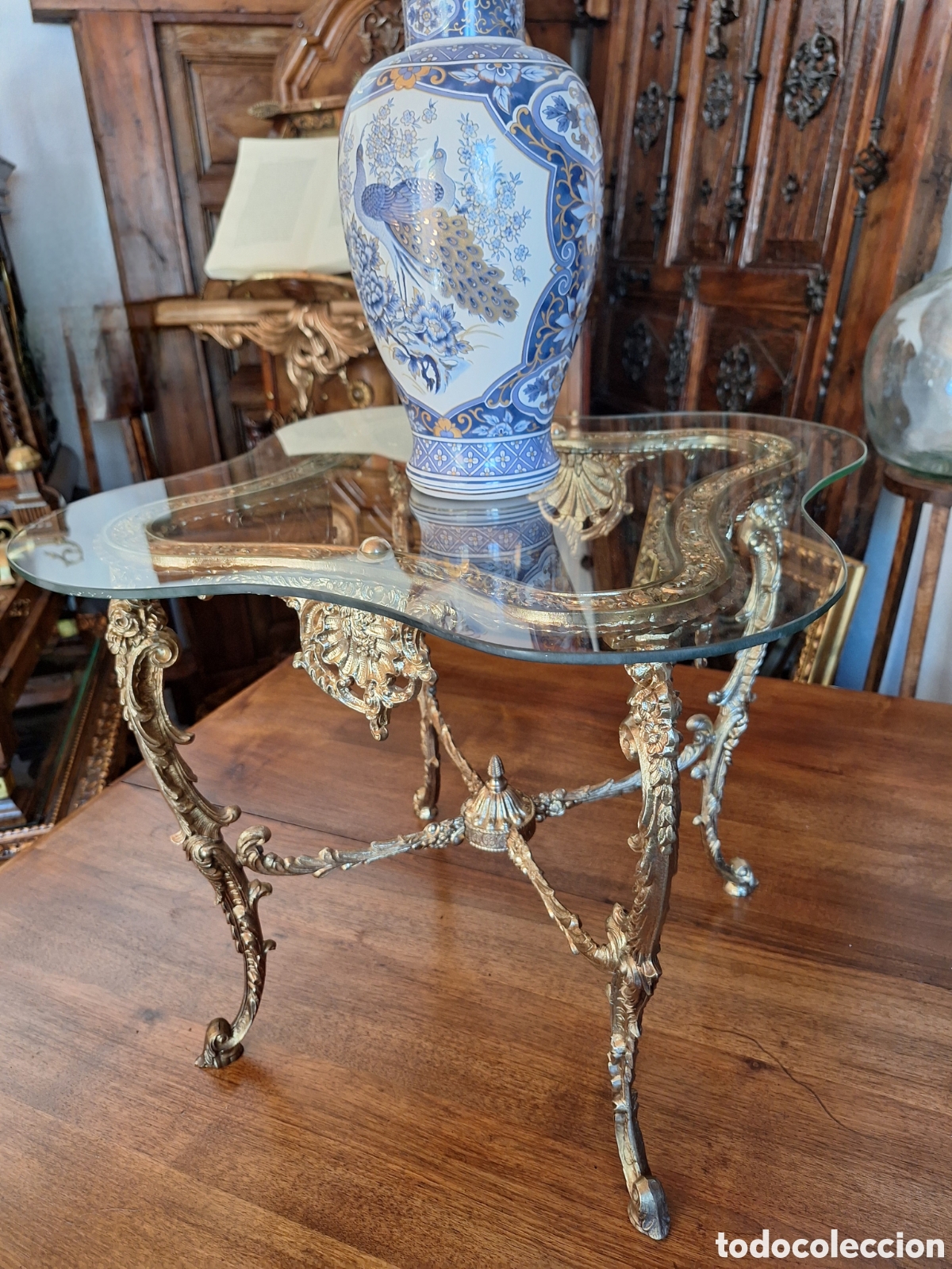 Antig&uuml;edades: Mesa auxiliar de bronce con jarron - Foto 3