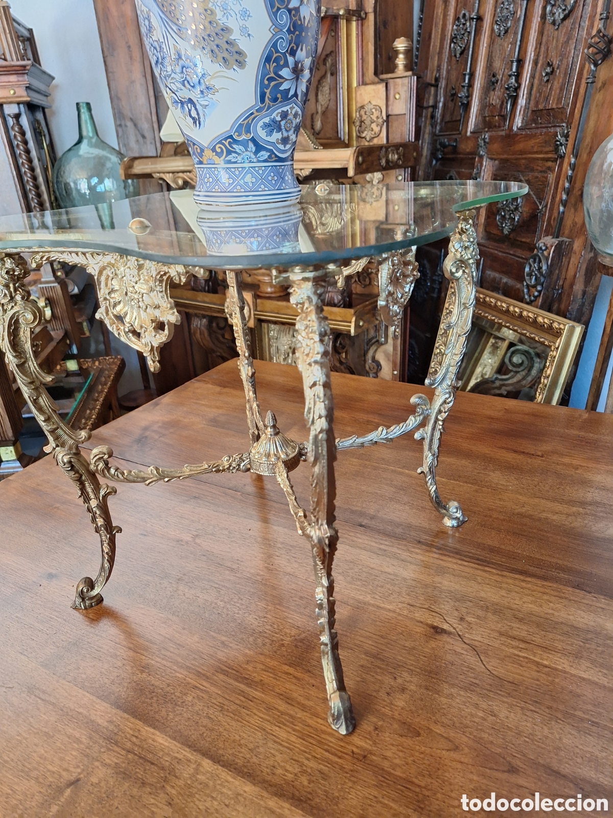 Antig&uuml;edades: Mesa auxiliar de bronce con jarron - Foto 5