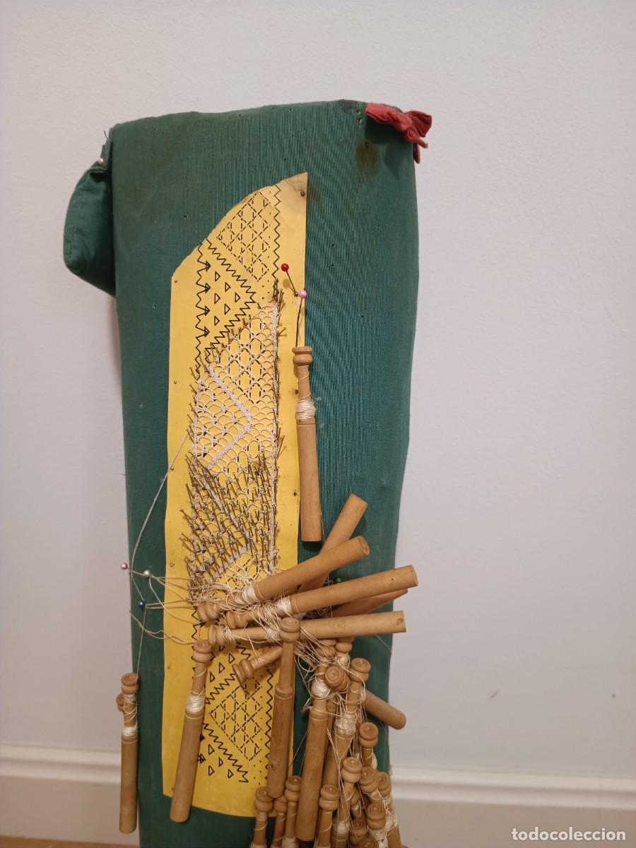 Antiques: ANTIGUO COJ&Iacute;N MUNDILLO Y BOLILLOS CON FUNDA