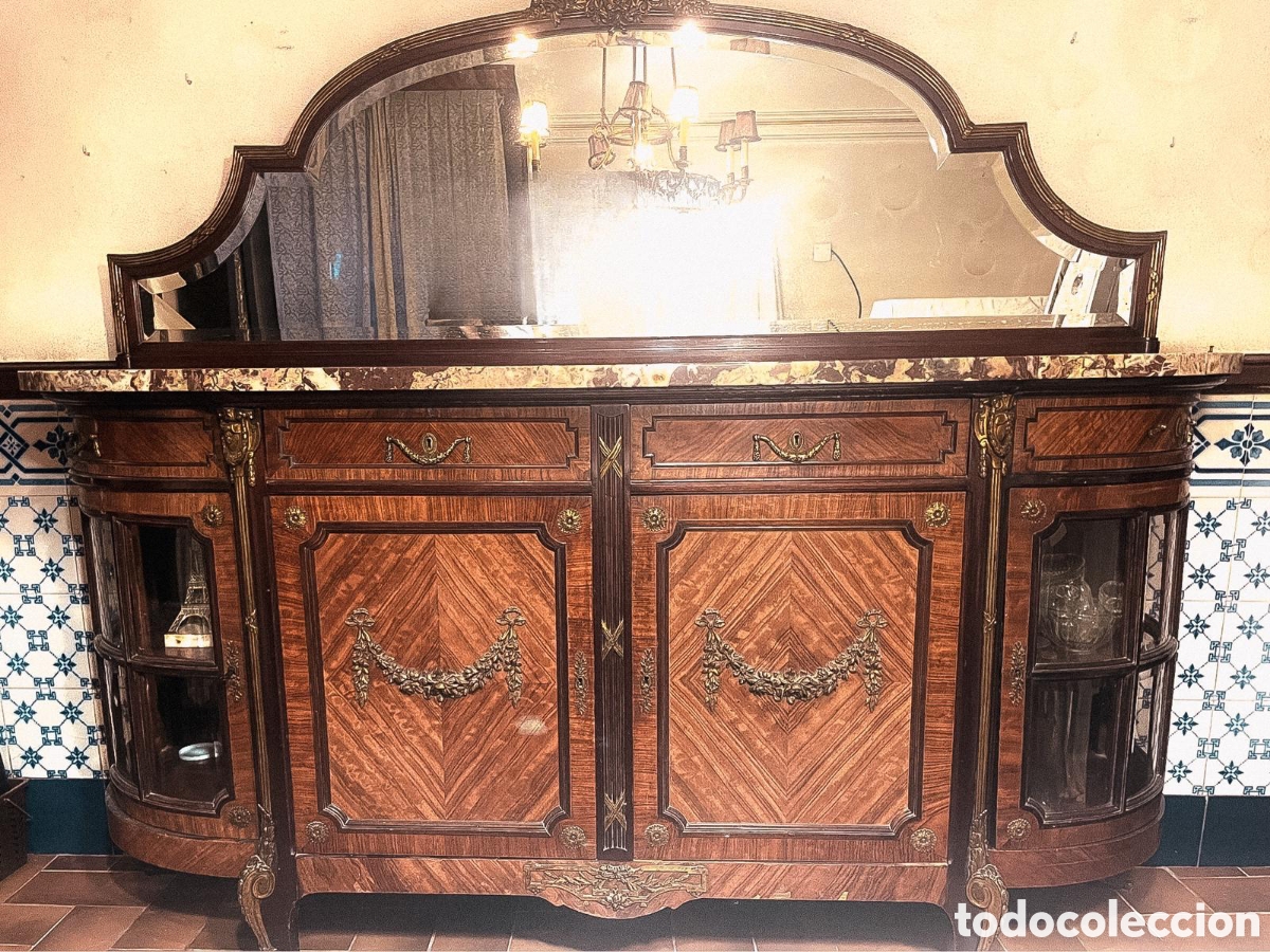Antig&uuml;edades: Aparador de comedor antiguo - Foto 1