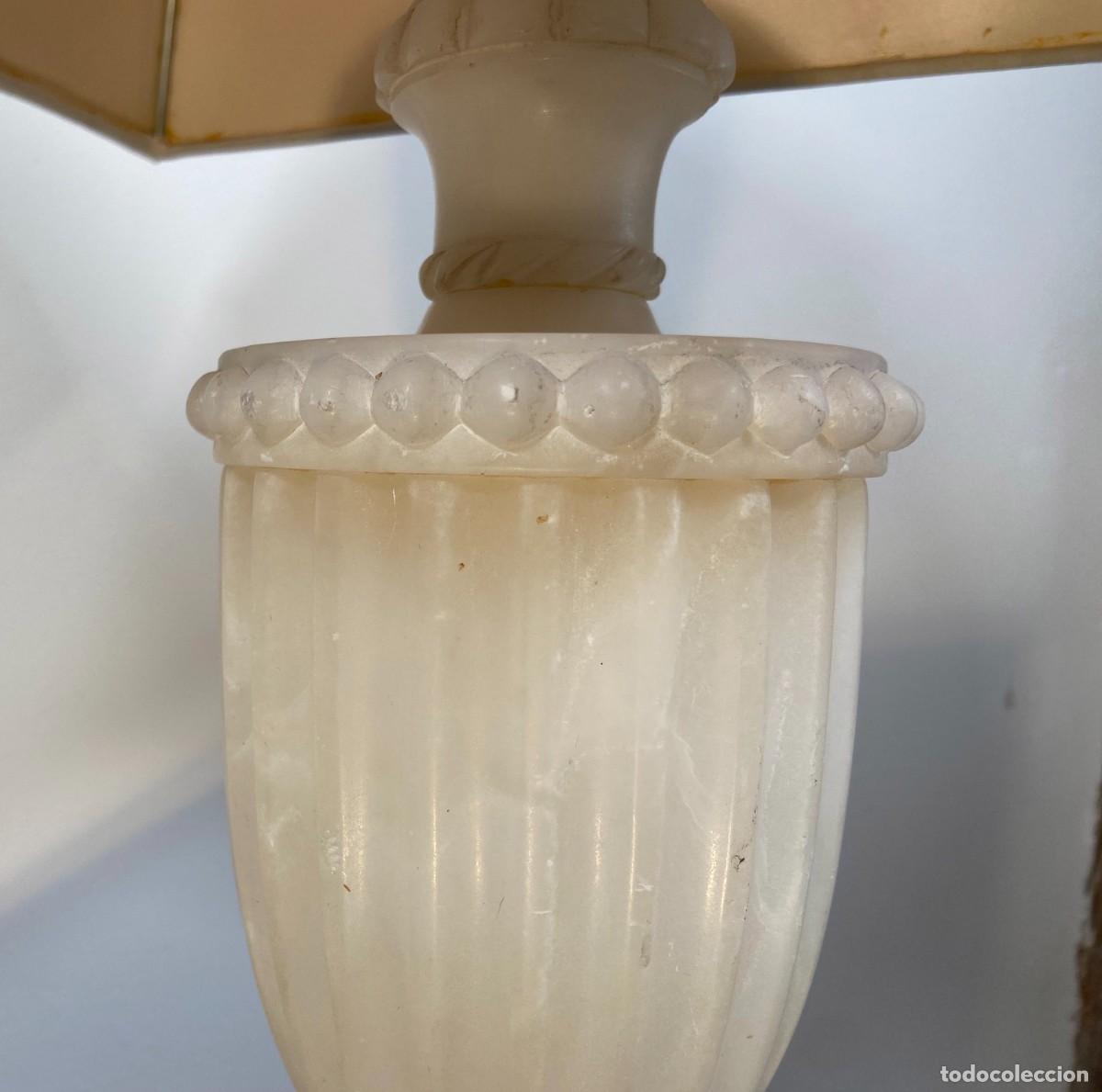 Antig&uuml;edades: L&aacute;mpara de mesa de alabastro blanco tallado - Foto 1