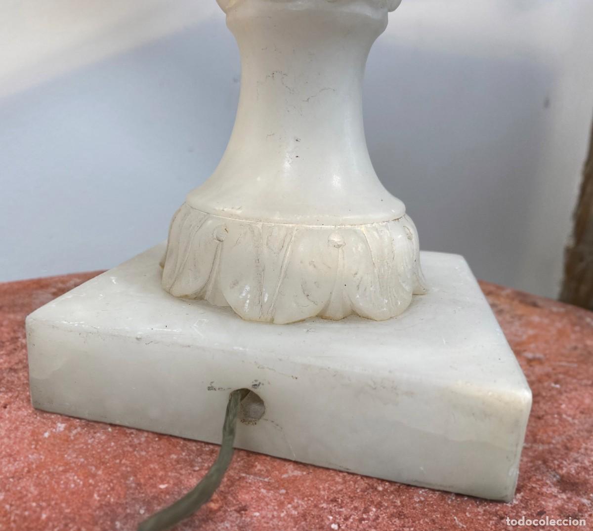 Antig&uuml;edades: L&aacute;mpara de mesa de alabastro blanco tallado - Foto 6