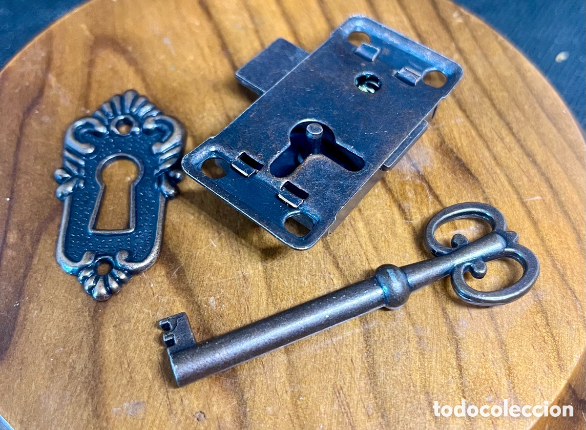 Antig&uuml;edades: ANTIGUA CERRADURA CON LLAVE - Foto 2