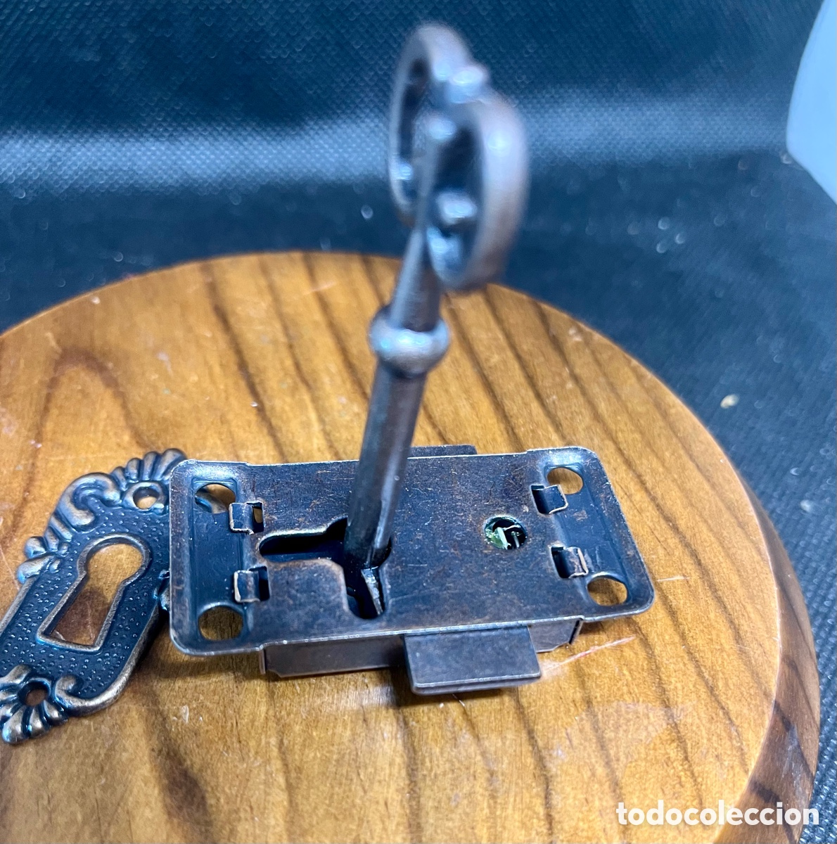 Antig&uuml;edades: ANTIGUA CERRADURA CON LLAVE - Foto 3