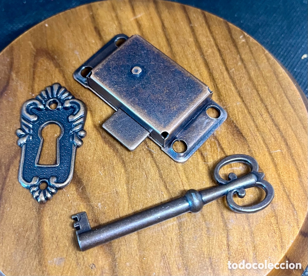 Antig&uuml;edades: ANTIGUA CERRADURA CON LLAVE - Foto 1