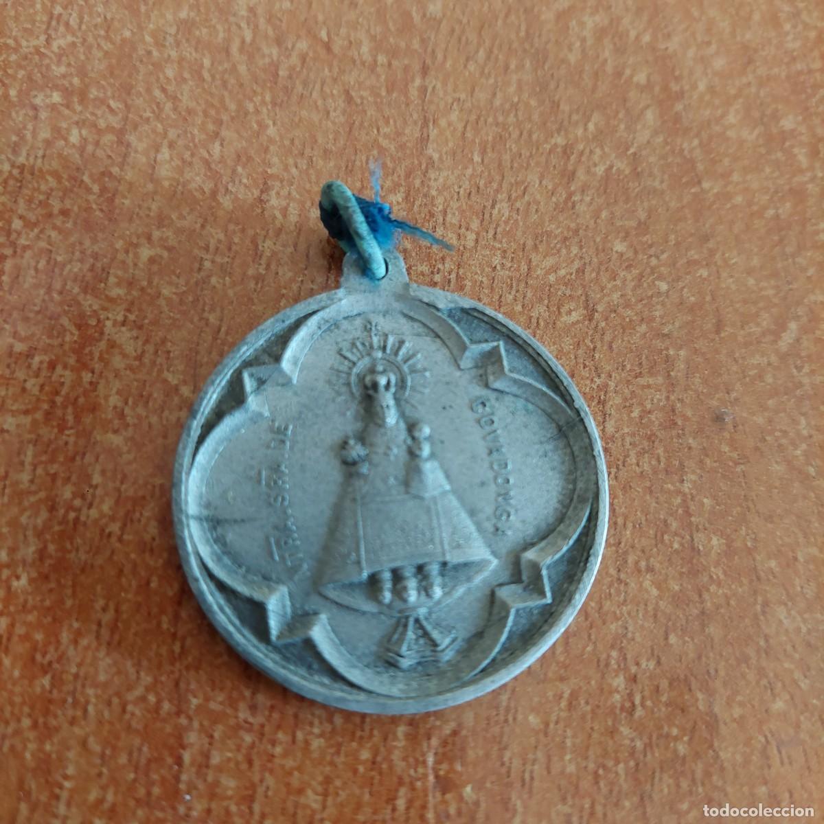 Antig&uuml;edades: Medalla Nuestra se&ntilde;ora Covadonga - Foto 1