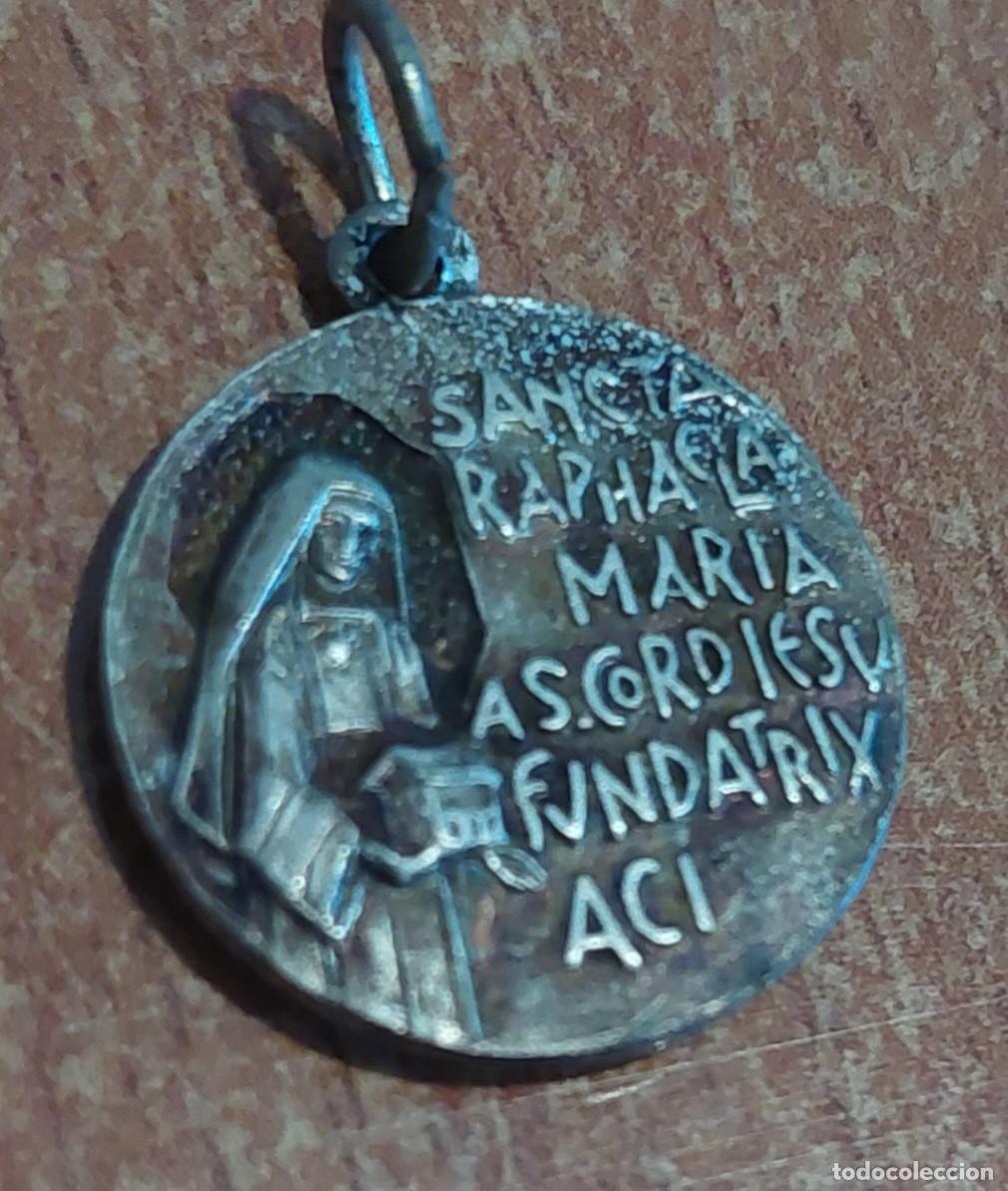 Antig&uuml;edades: Medalla reliquia Santa Rafaela - Foto 1
