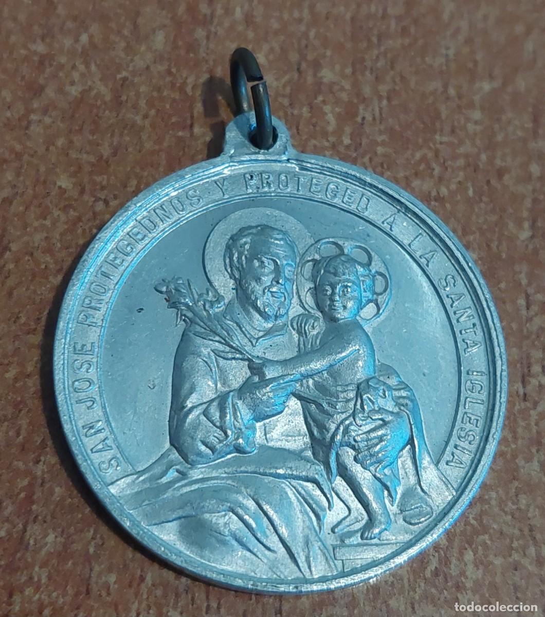 Antig&uuml;edades: Antigua medalla San Jose - Foto 1