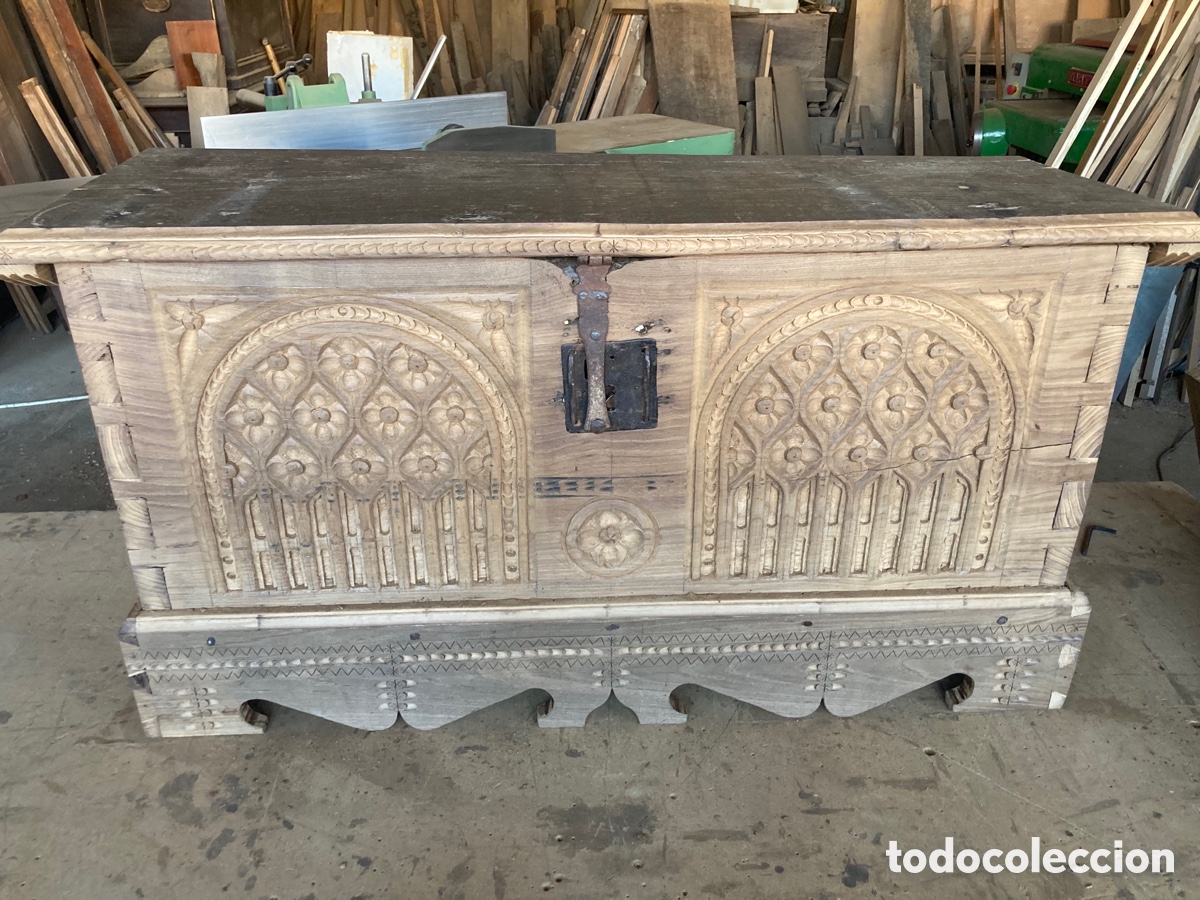 Antig&uuml;edades: Arca tallada g&oacute;tica madera - Foto 1
