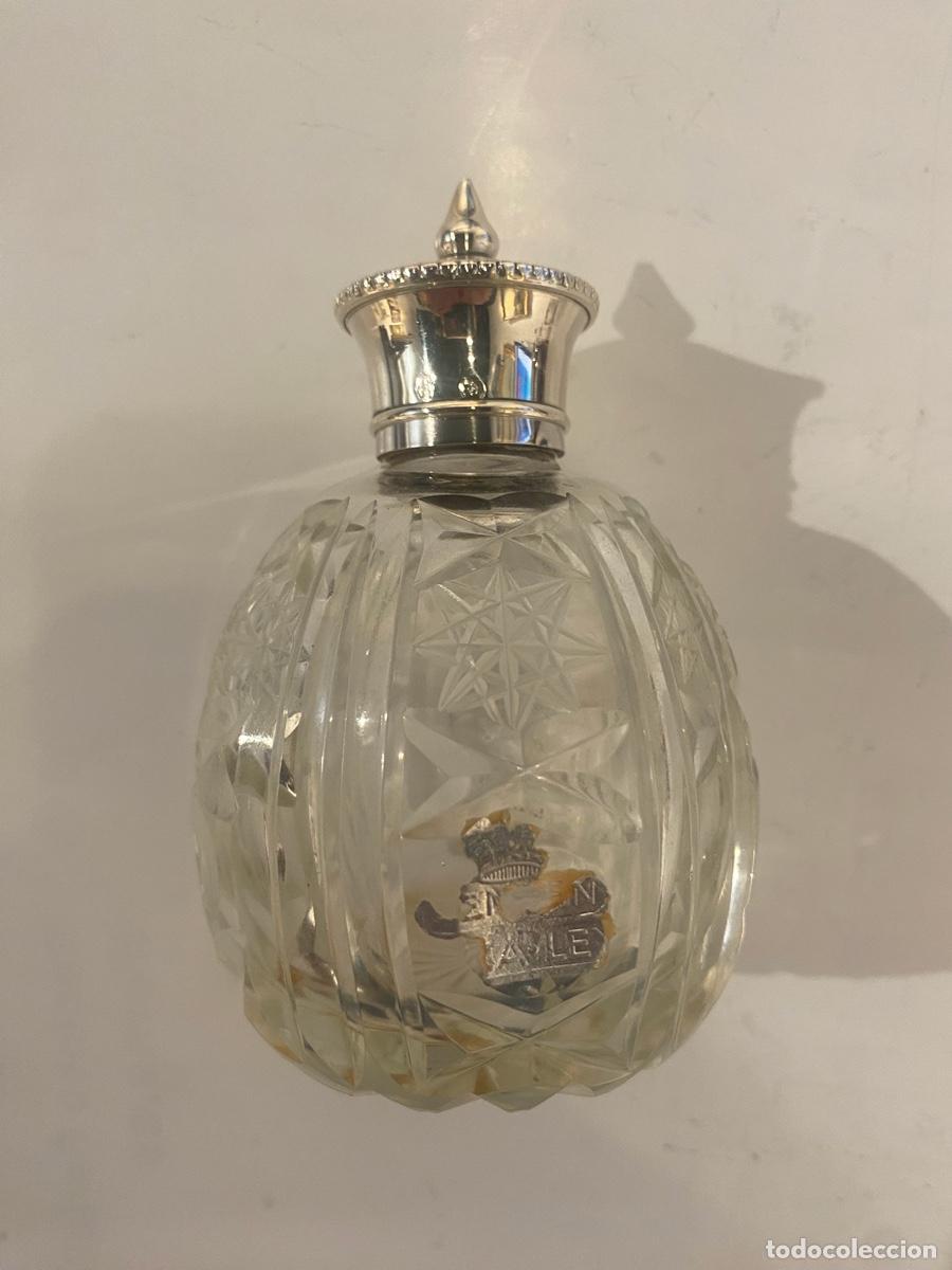 Antig&uuml;edades: Botella Tallada con Tapa Plata - Foto 1