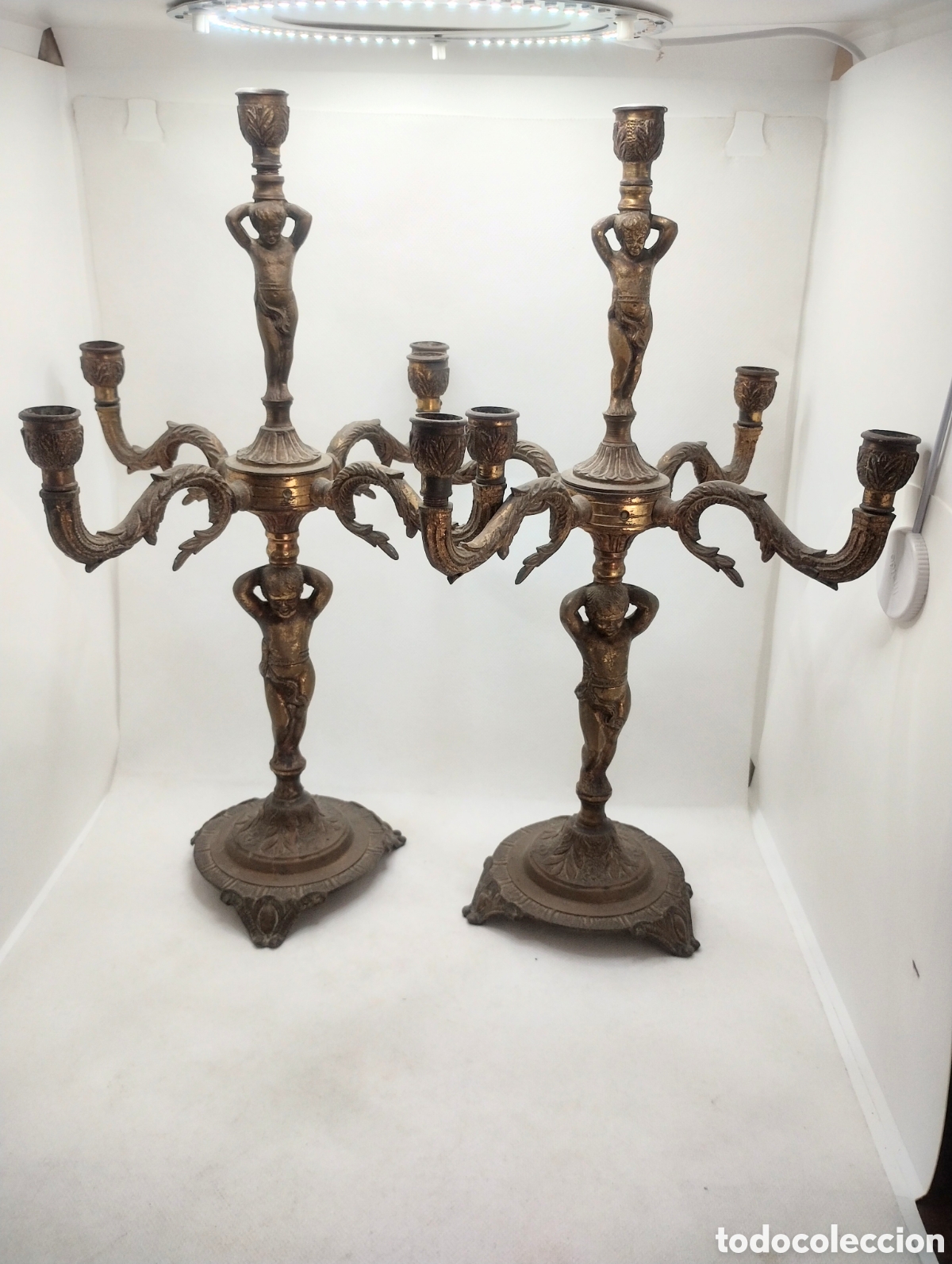 Antig&uuml;edades: Pareja de antiguos candelabros de bronce - Foto 2