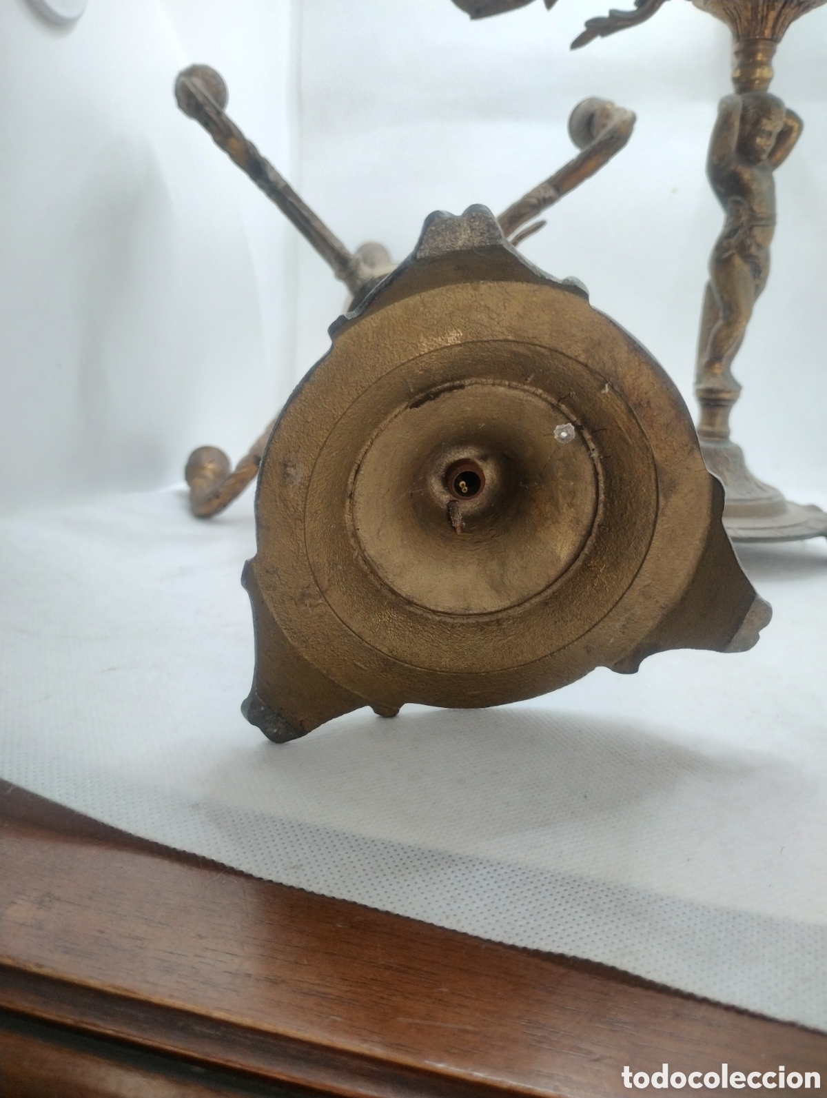 Antig&uuml;edades: Pareja de antiguos candelabros de bronce - Foto 7