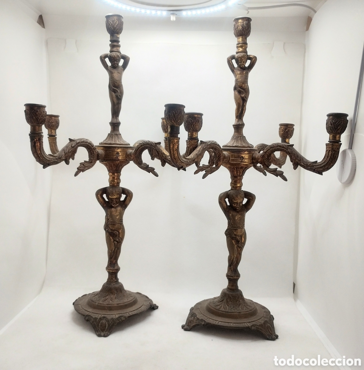 Antig&uuml;edades: Pareja de antiguos candelabros de bronce - Foto 1