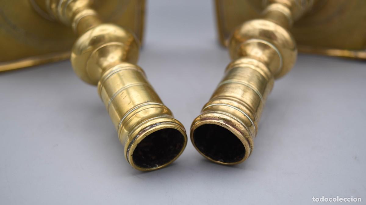 Antig&uuml;edades: Candeleros vascos de bronce - Foto 11