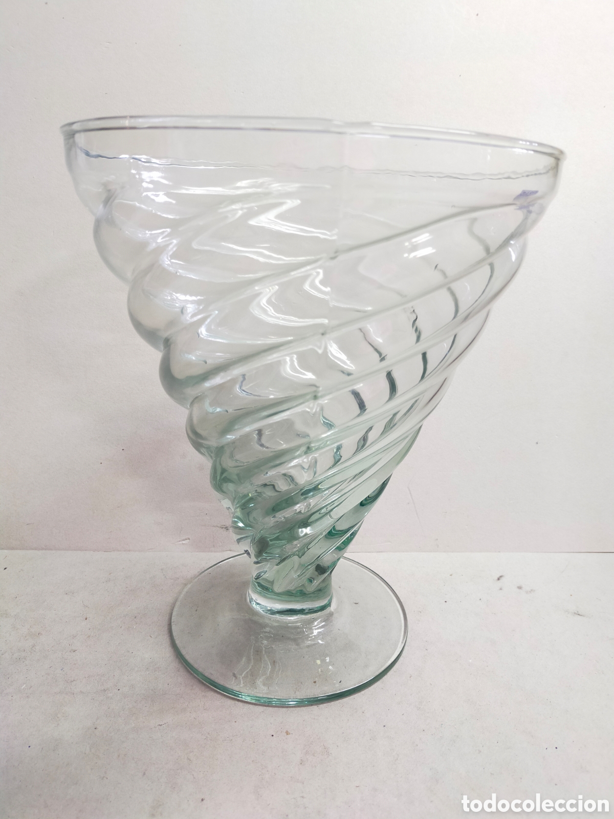 Antig&uuml;edades: JARRON DE CRISTAL CON FORMA DE ESPIRAL. - Foto 2