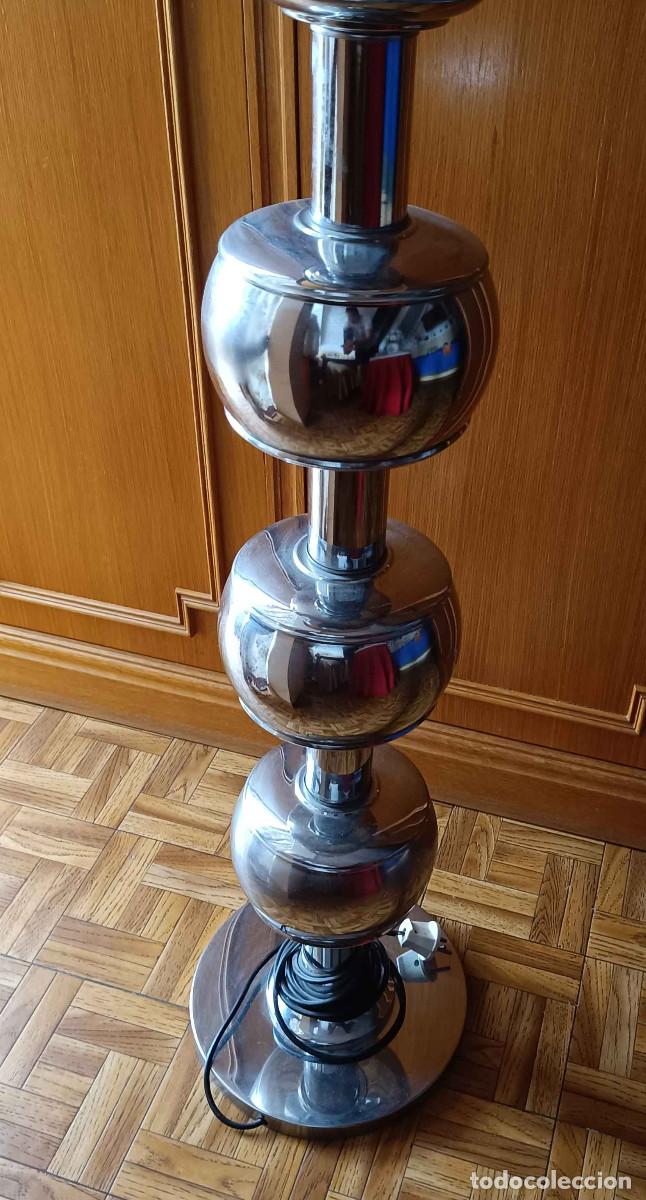 Antig&uuml;edades: L&aacute;mpara de pie de acero con pantalla - Foto 2