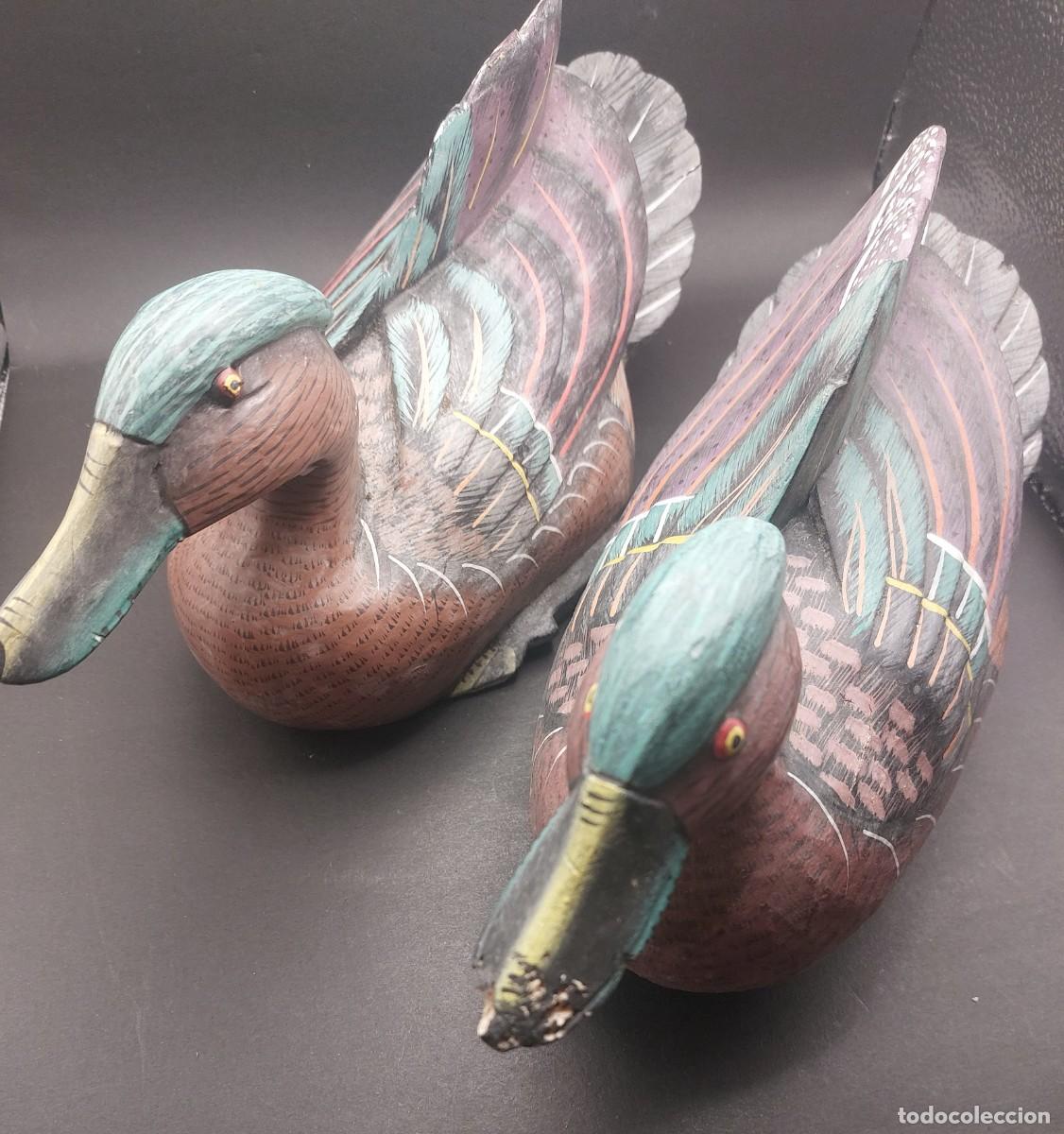 Antig&uuml;edades: PAREJA DE PATOS DE YESO Y MADERA - Foto 1
