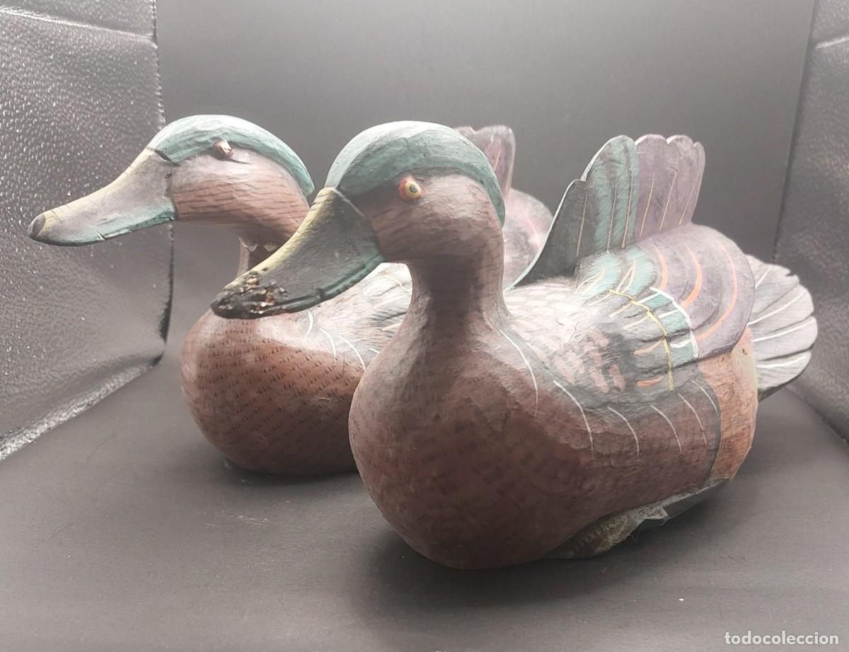 Antig&uuml;edades: PAREJA DE PATOS DE YESO Y MADERA - Foto 2